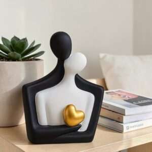 Coppia innamorata in bianco e nero - scultura artistica